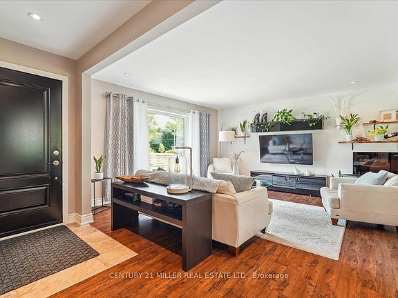 4th image of 544 Maplehill Dr