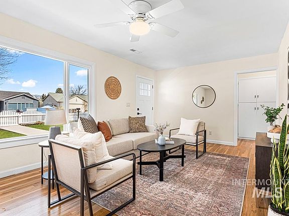 2nd image of 319 W Howe St