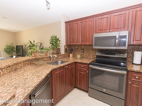 4th image of 582 Woodgate Cir