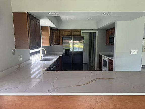4th image of 1600 SW 72nd Ave #1600