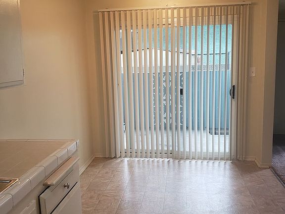 4th image of 107 E Buckthorn St APT 1