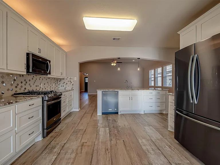 8306 Hampton Bay Dr — Photo 3