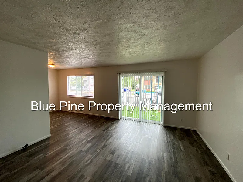 2 bed, 2.0 bath, 1040 sqft, $1,100 — Photo 2