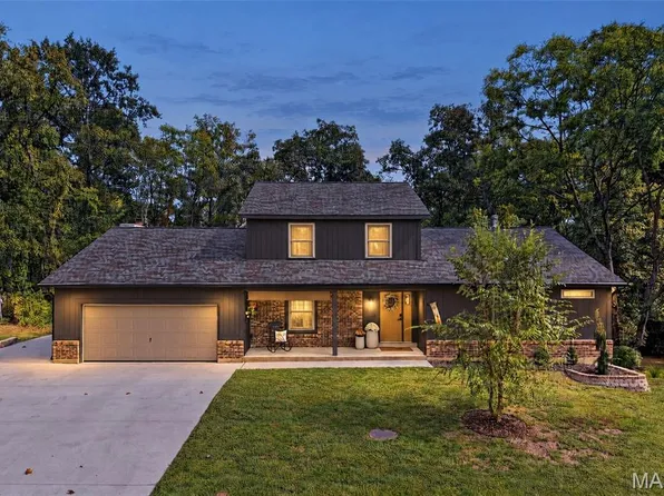 32 Country Lane Ct, Saint Charles, MO 63304