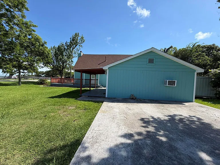 407 Bayshore Dr — Photo 18