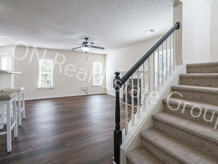 467 Colonial Walk — Photo 5
