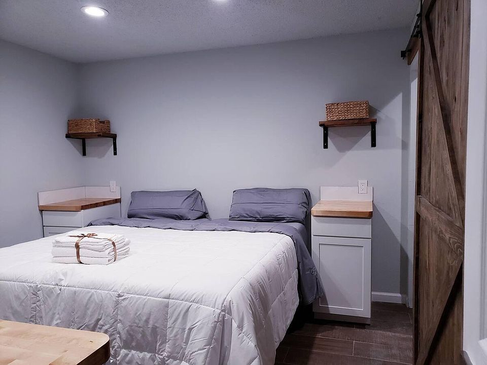 1st image of 908 Alcazar St NE #D