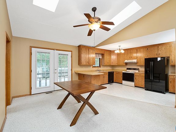 3rd image of 20 Englewood Dr