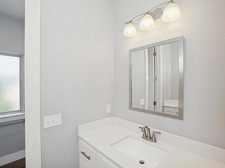 9240 Highland Springs Dr — Photo 32