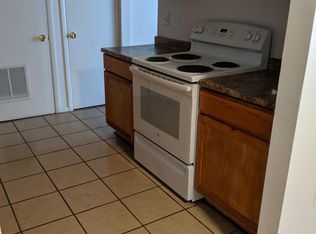 3 Lennox Ct, Sicklerville, NJ 08081