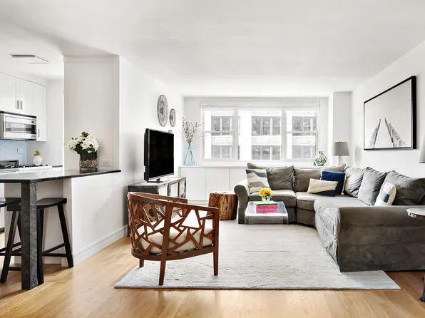 77 Seventh Avenue image 1 of 11