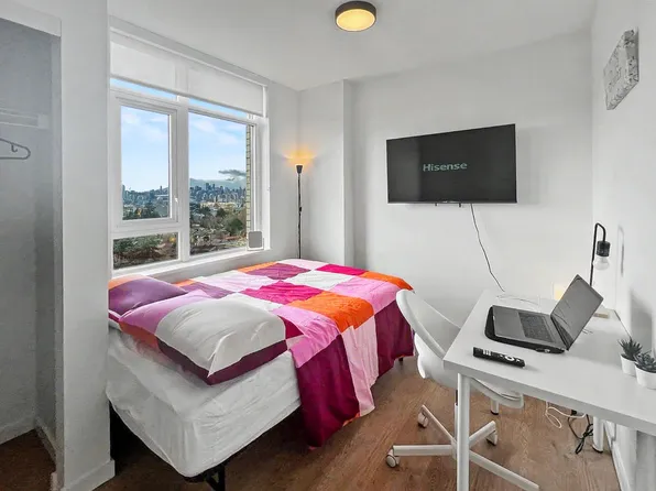 1649 Broadway E, Vancouver, BC V6J 1W9