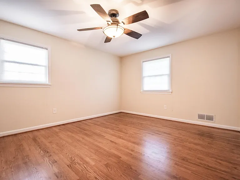 6226 Hardy Dr — Photo 18