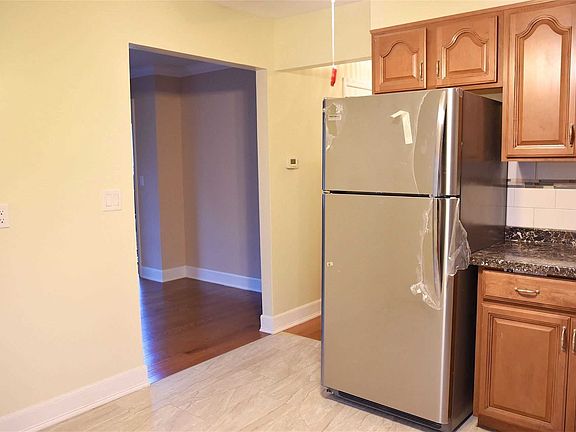 4th image of 179 Cherry St
