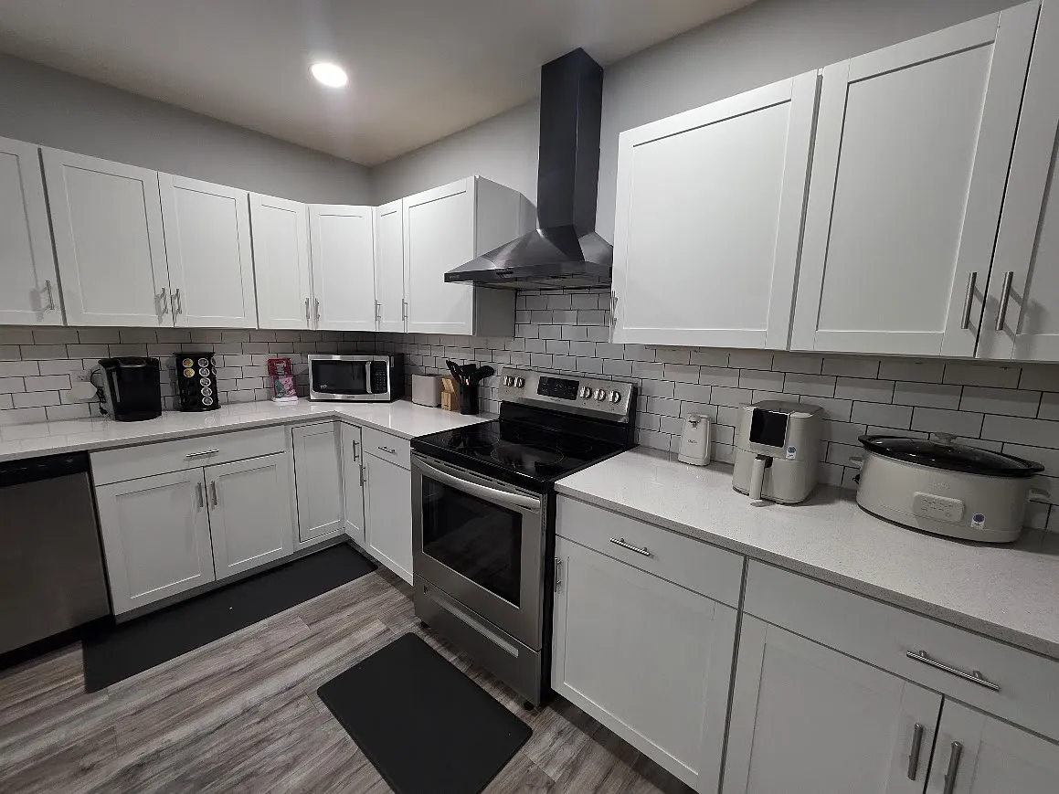 4 bed, 3230 sqft, $3,600 — Photo 3