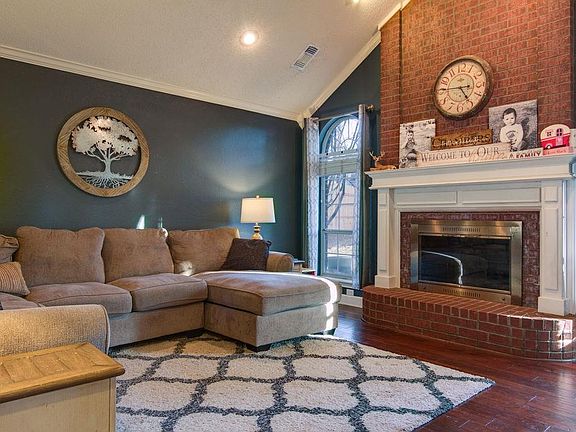 3rd image of 5 Knotty Pine Pl