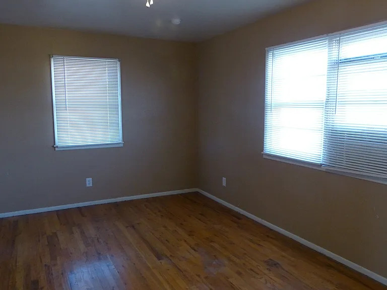 703 Dixie Dr — Photo 10