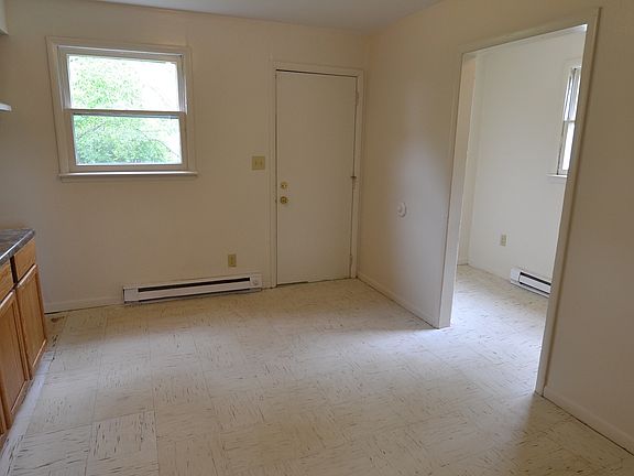 4th image of 17 E Zarley Blvd
