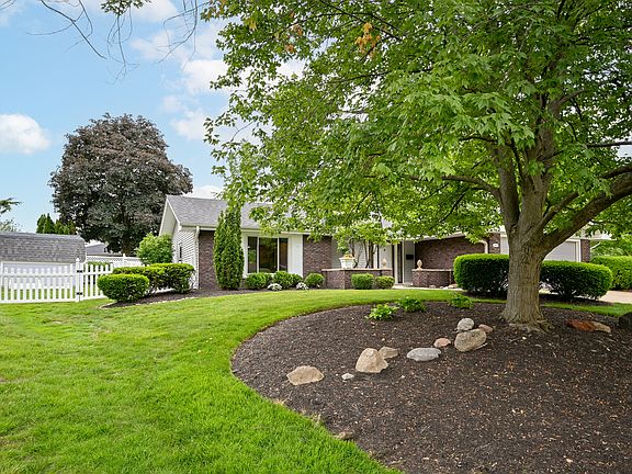 5th image of 23W303 Cambridge Ct