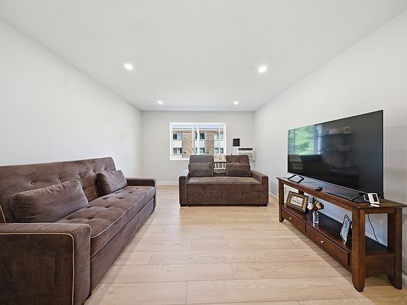 3rd image of 9 Weld St APT 19