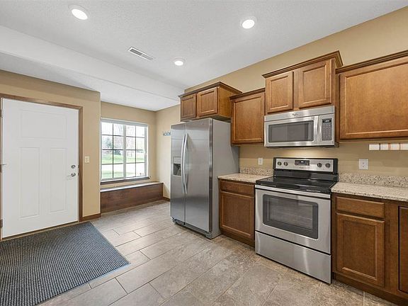 5th image of 1032 S Jones Blvd