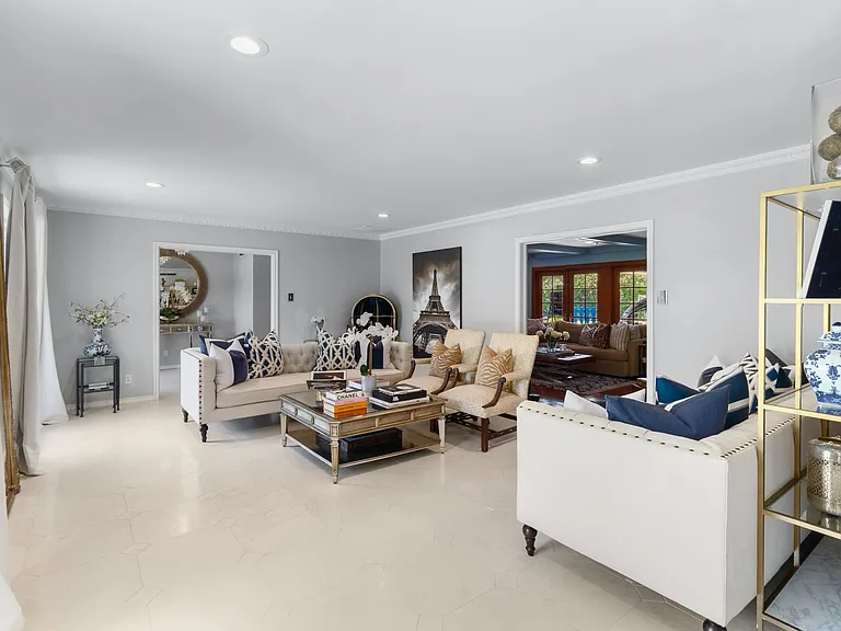11451 Parkchester Dr — Photo 4