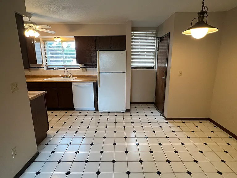 1807 Greenfield Ln SW #1 — Photo 3