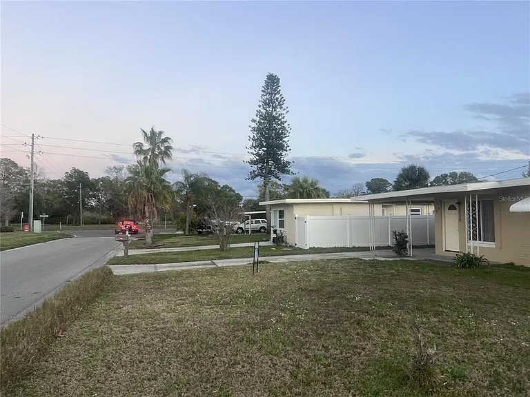 2495 Baywood Dr E — Photo 14