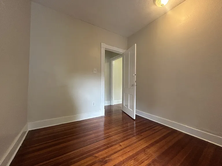 35 Kent Ave — Photo 12