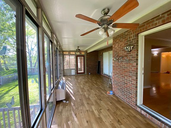 3rd image of 1113 Pinehurst Dr