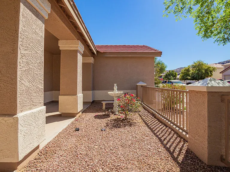 1310 E Beth Dr — Photo 7