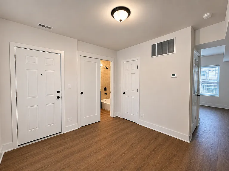 1605 W Fargo Ave — Photo 10
