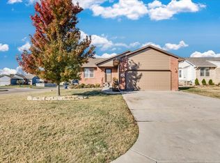 809 Cherrywood Ct, Andover, KS 67002