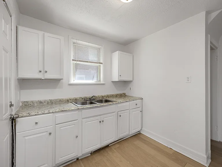 15514 Saint Marys St — Photo 18