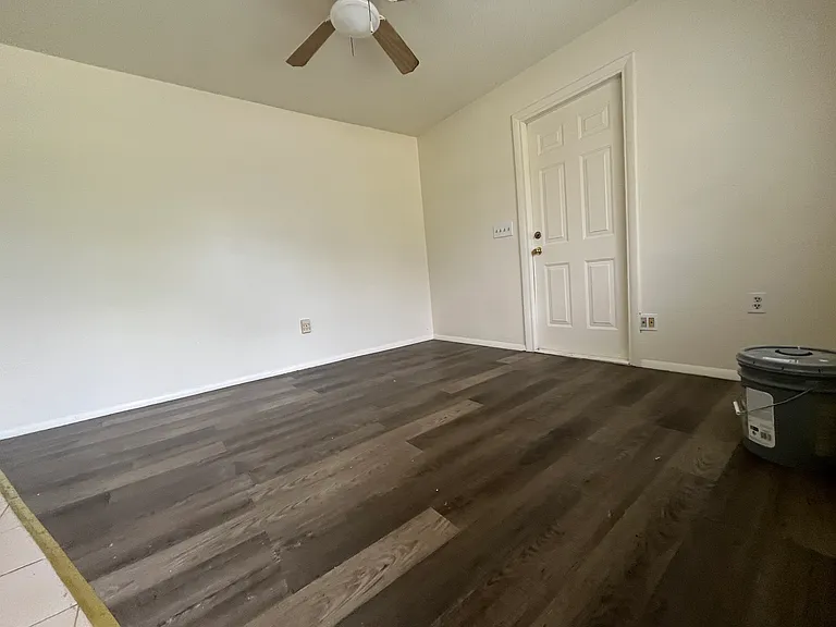 Eloise Cir — Photo 10