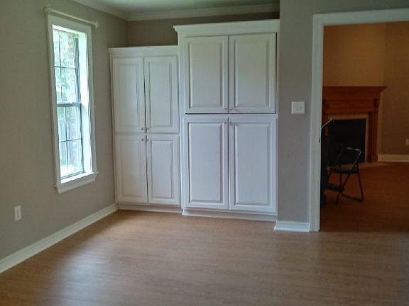 2nd image of 613 Annawood Ln NE