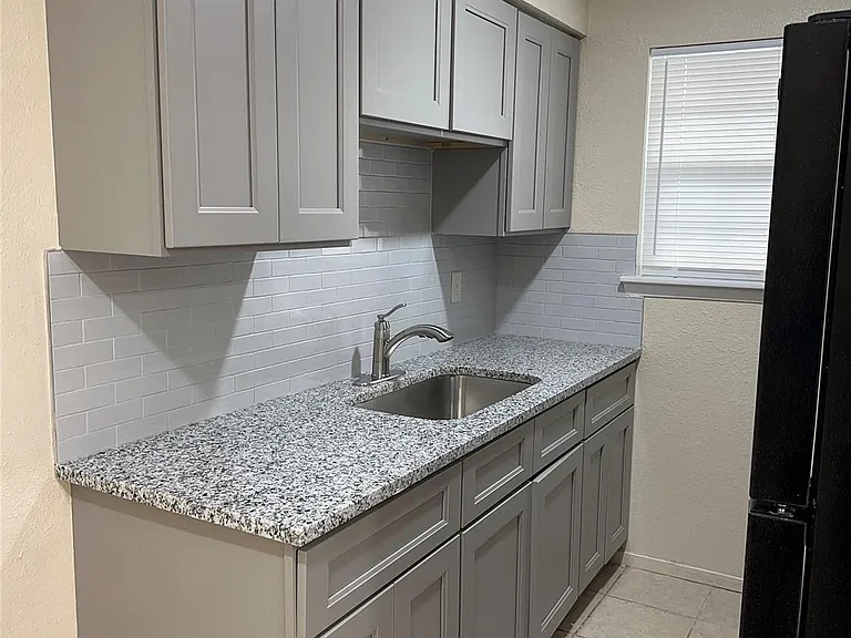 1231 N Lbj Dr #9 — Photo 6