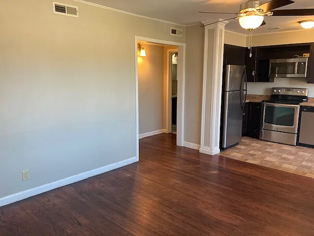 2912 H Avenue - Unit 1 — Photo 3