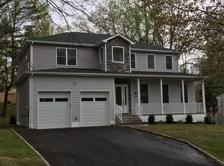 77 Fellswood Dr, Livingston, NJ 07039
