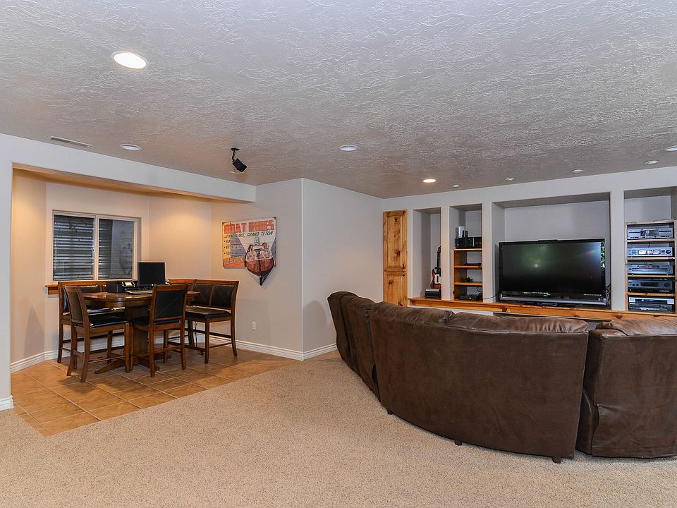 2nd image of 1149 E Woodbriar Cir
