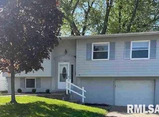 1951 Bristol Dr, Bettendorf, IA 52722