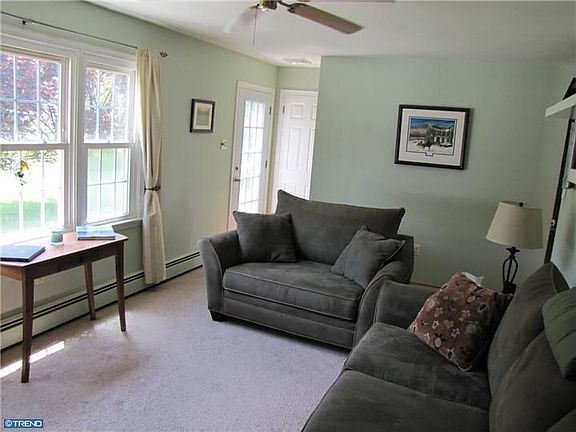 3rd image of 122 Cumberland Dr