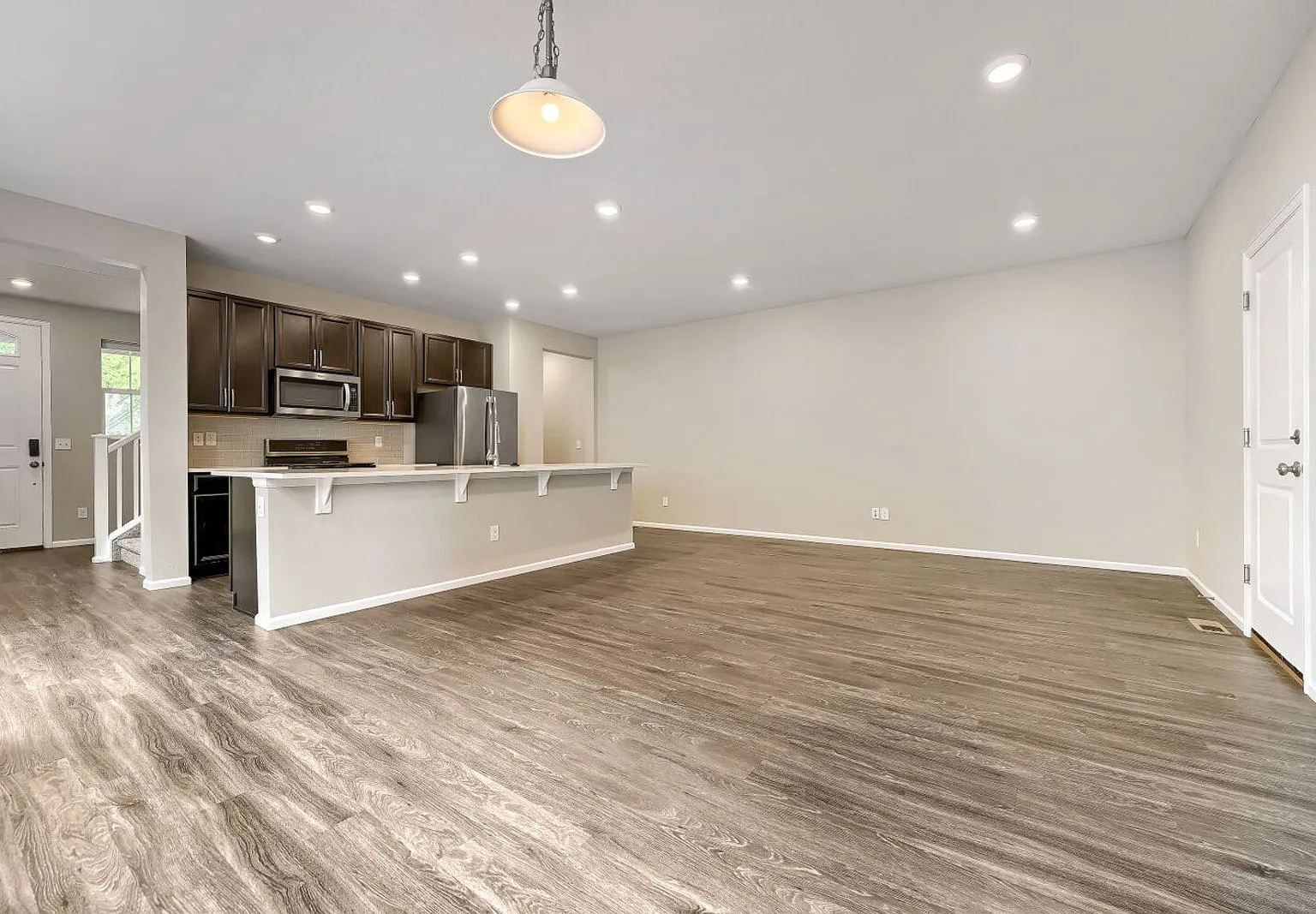 4 bed, 3.5 bath, 3120 sqft, $3,114 — Photo 3
