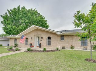 1608 Charlottsville Dr, Ennis, TX 75119
