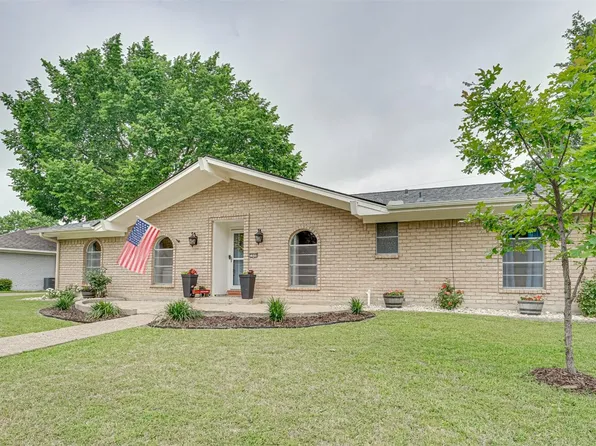 1608 Charlottsville Dr, Ennis, TX 75119