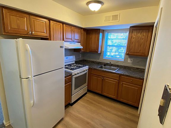 2nd image of 419 Chandler St #A
