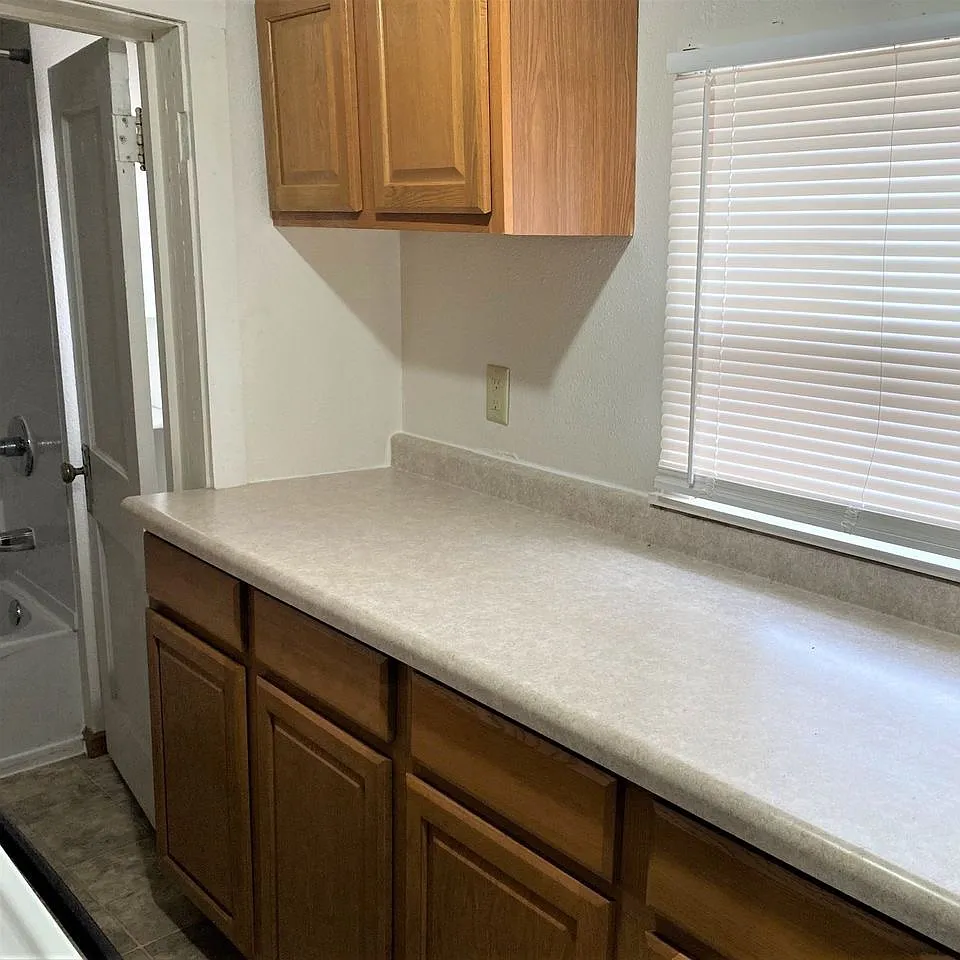 Studio, $495 — Photo 4