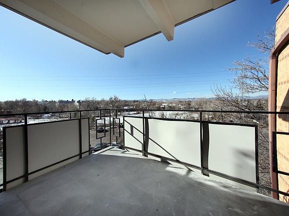 Huge Balcony With Mountain Views