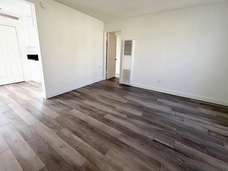Mavis Plaza Apartments — Photo 28