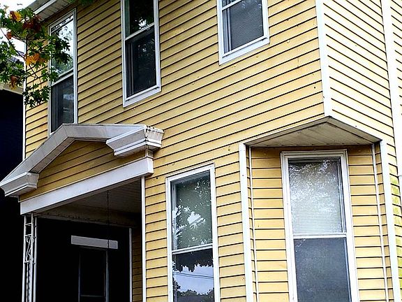 2nd image of 517 SE 2nd St